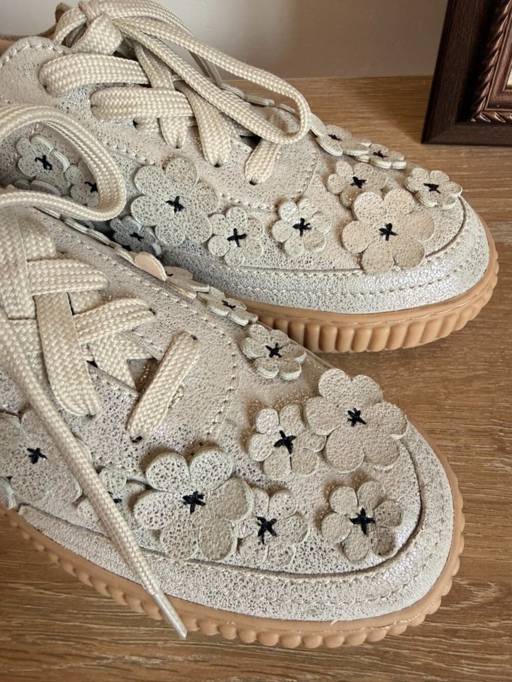 NEW Free People Wallflower Wimberly Sneakers in Champagne Metallic 7.5 - Picture 9 of 9